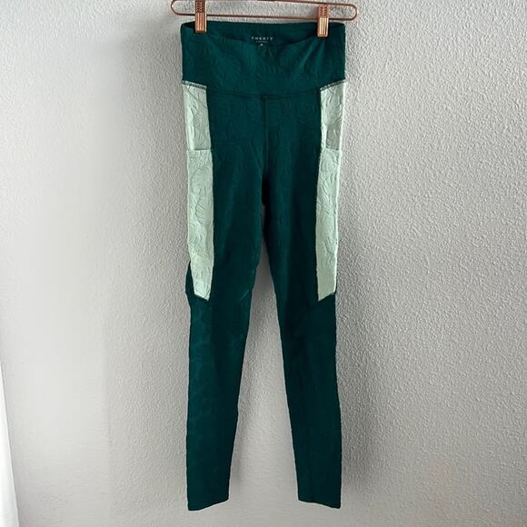 Twenty Montreal Green Leaf Embossed 3D Activewear Legging Pants XS - Picture 1 of 9